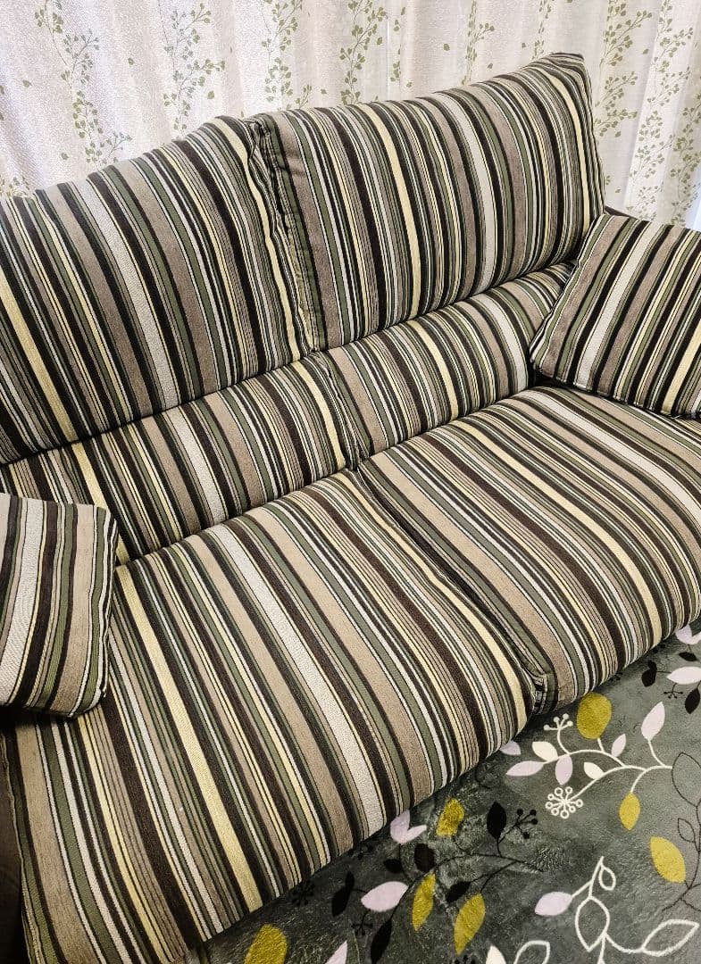 ニトリスペイン製布張りソファー(写真追加しました)