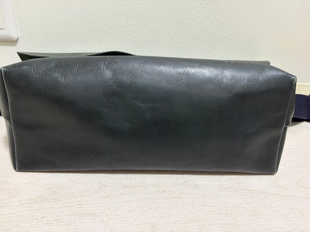 【良品】uni&co／レザーメッセンジャーバッグ