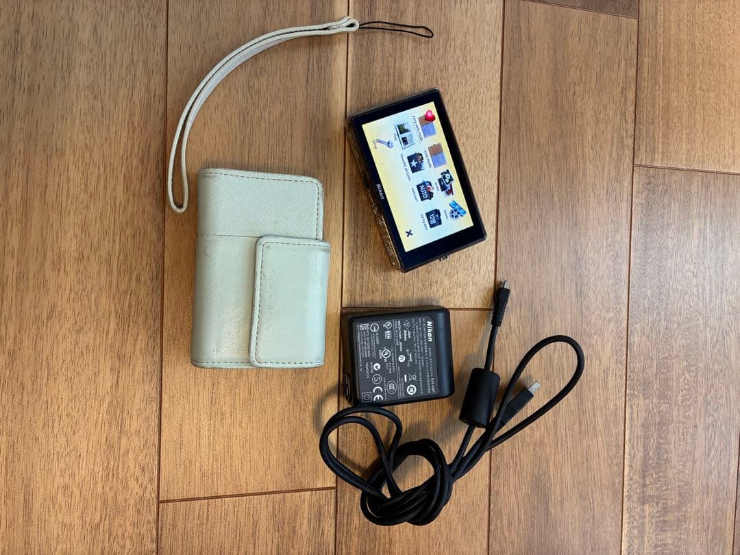 お値引き中！【美品】動作良好 Nikon COOLPIX S70 本体+充電器