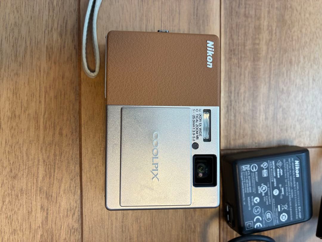 お値引き中！【美品】動作良好 Nikon COOLPIX S70 本体+充電器