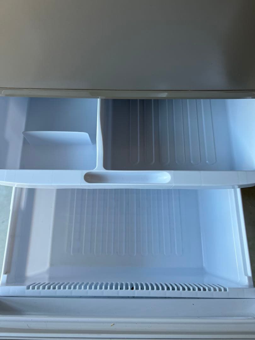 シャープ　冷蔵庫　３ドア