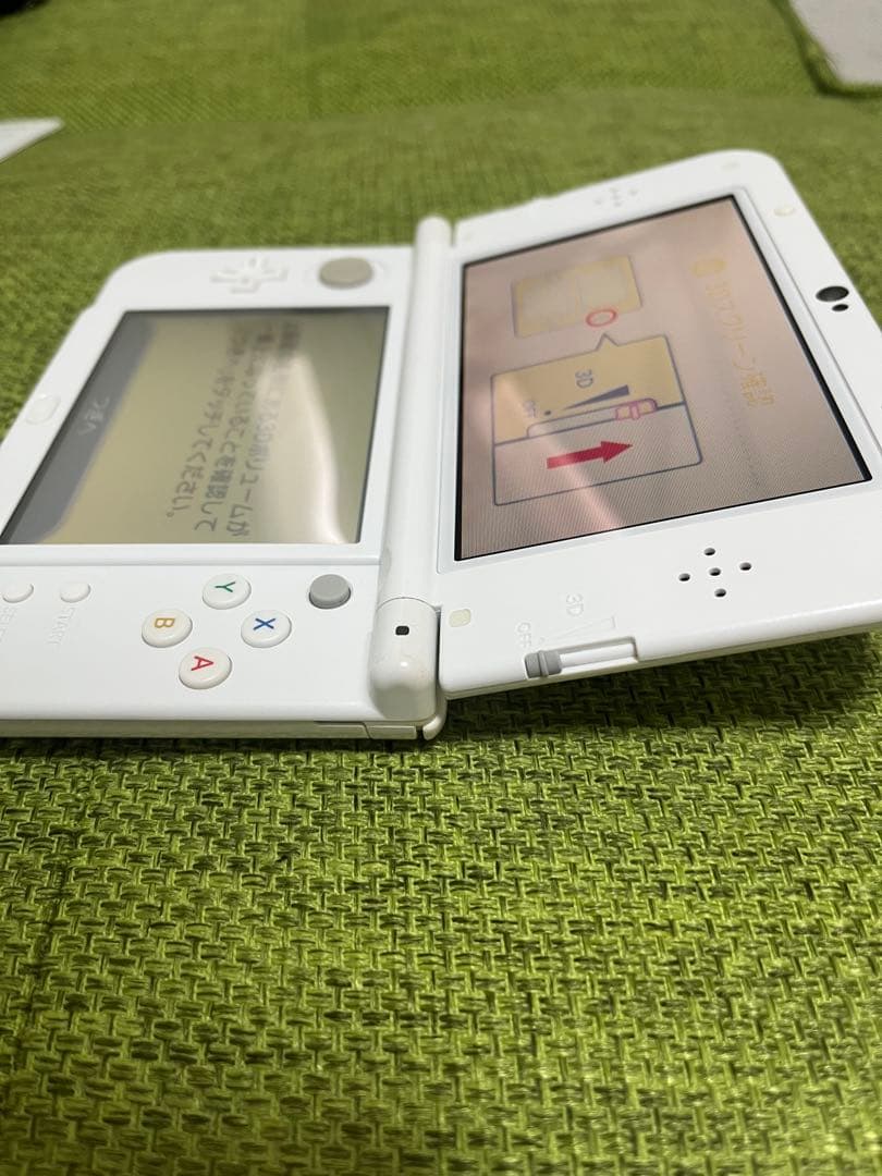 Newニンテンドー3DSLL パールホワイトと、透明外観保護カバー付き