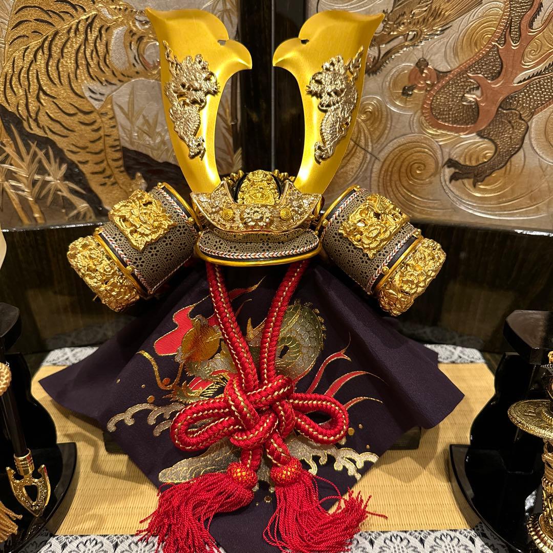 五月人形 兜収納飾り 金色・赤色・紫色