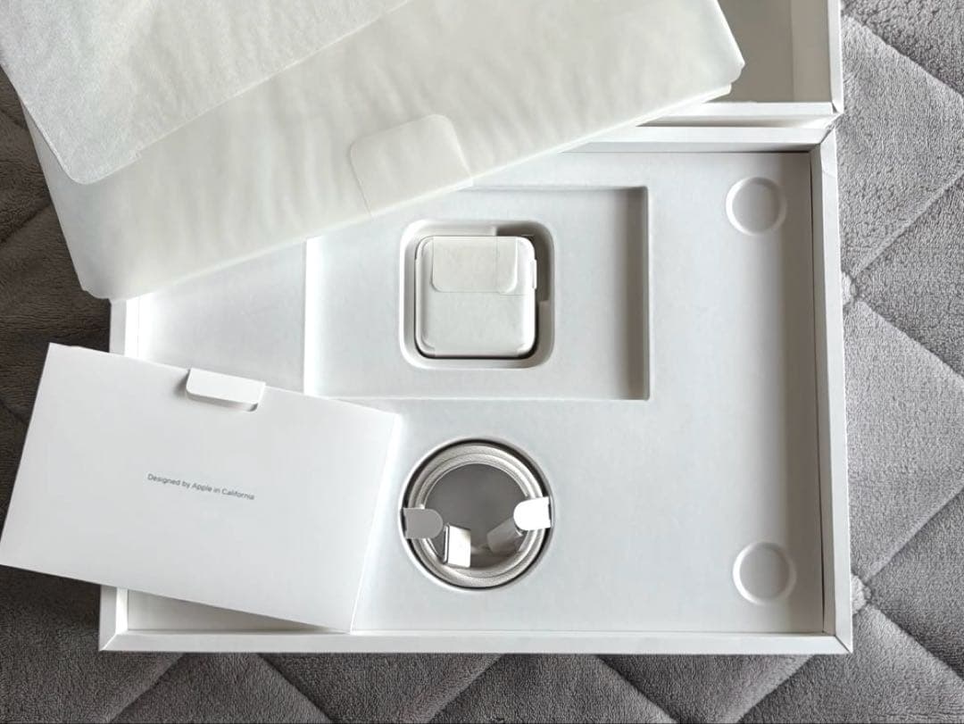 【極美品】MacBook Air M3 2024/13/256GB スターライト