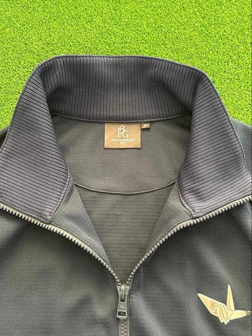 1piu1uguale3 ウノピュウ　ゴルフ　長袖　サイズ4