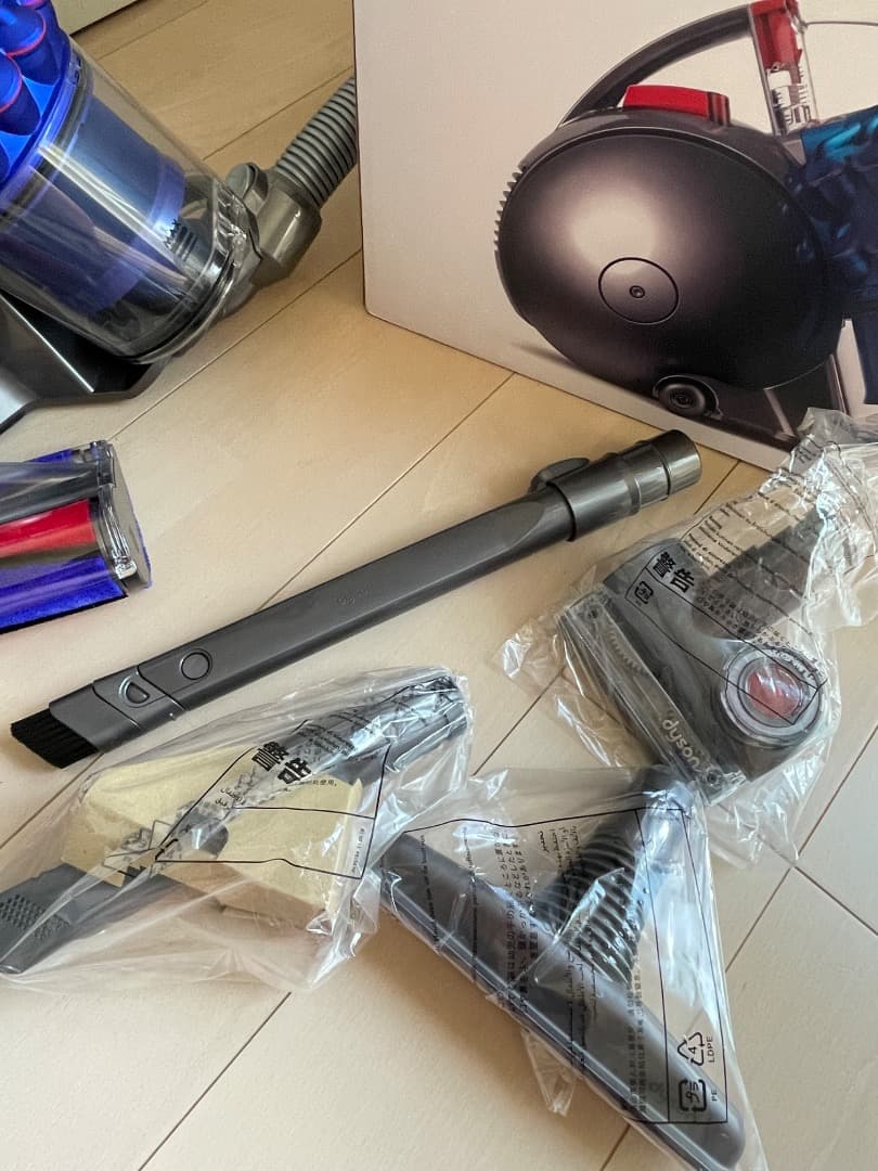 【超美品】dyson ball fluffy 掃除機 本体 未使用付属品多数