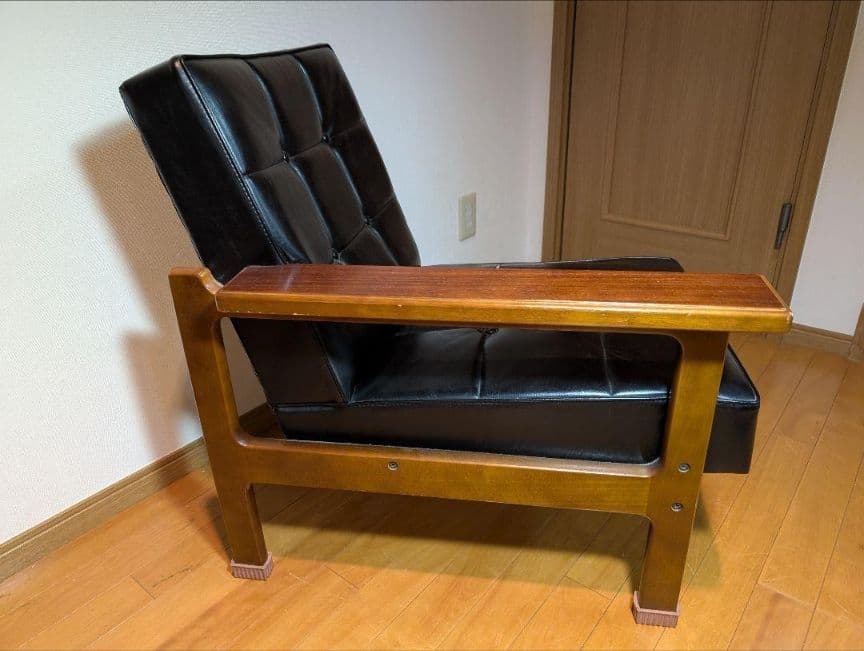 《送料込》カリモク Kチェア 右 スタンダードブラック 1シーター ソファ椅子