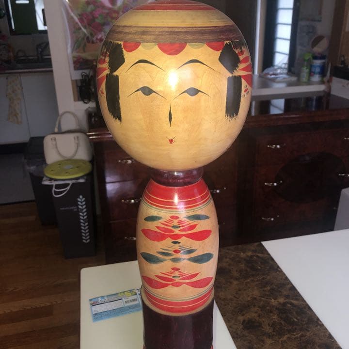 宮城県遠刈田こけし、佐藤名人の作品との事です。