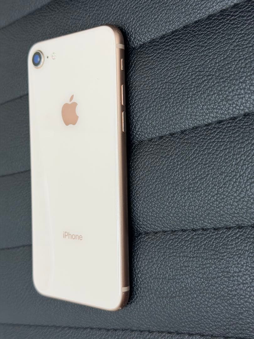 Apple iPhone 8 64GB ゴールド　画面割れなし