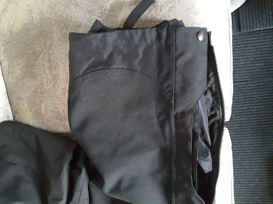 パタゴニア、バックカントリー用雪山パンツに。サイド両開き。ほとんど未使用です。