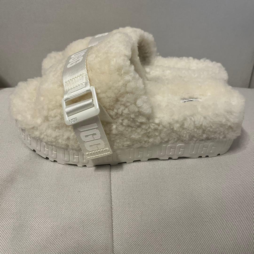 【新品未使用】UGG ホワイト ファーサンダル 24cm