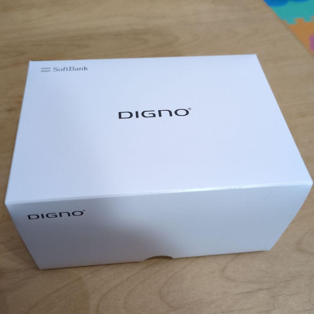 Dignoケータイ4 折りたたみ式携帯電話 ブラック SIMフリー