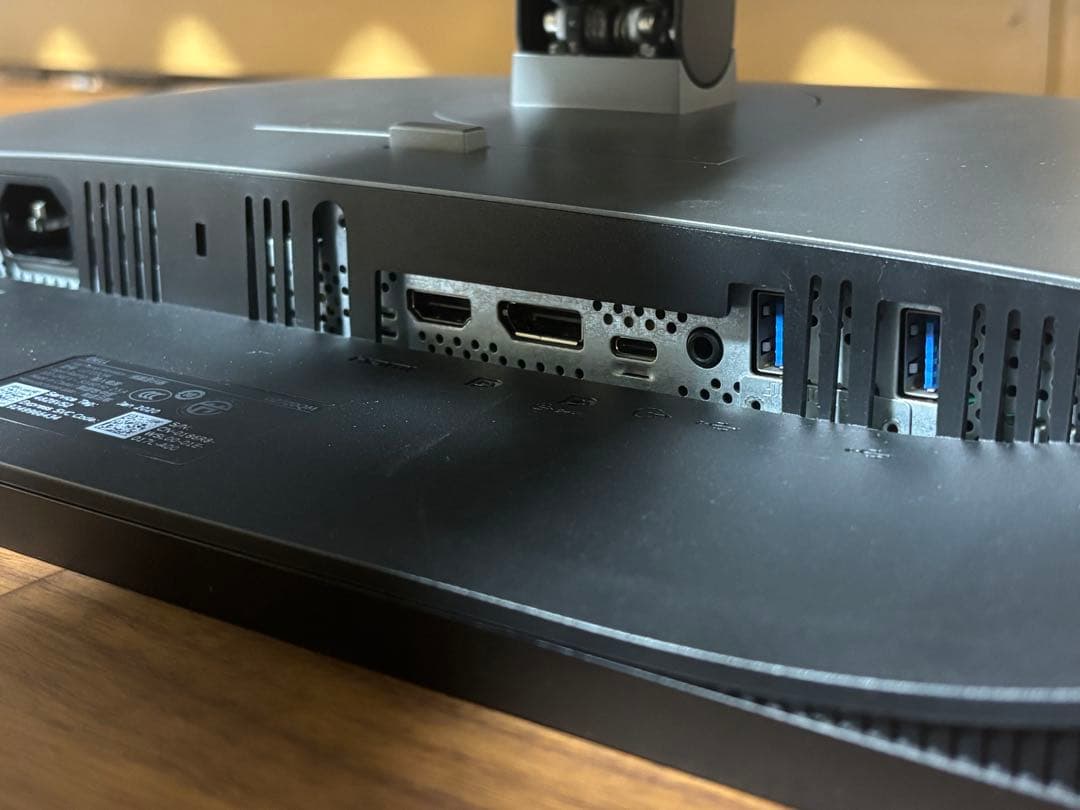 ② DELL U2720QM 27インチ 4Kモニター