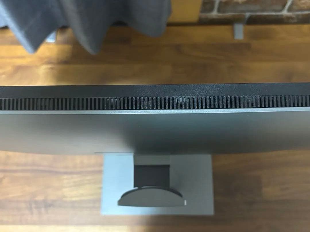 ② DELL U2720QM 27インチ 4Kモニター