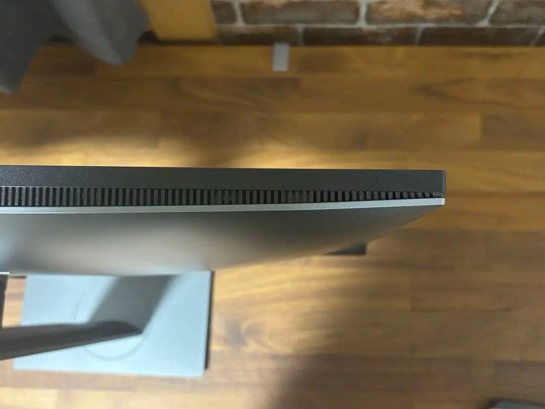 ② DELL U2720QM 27インチ 4Kモニター