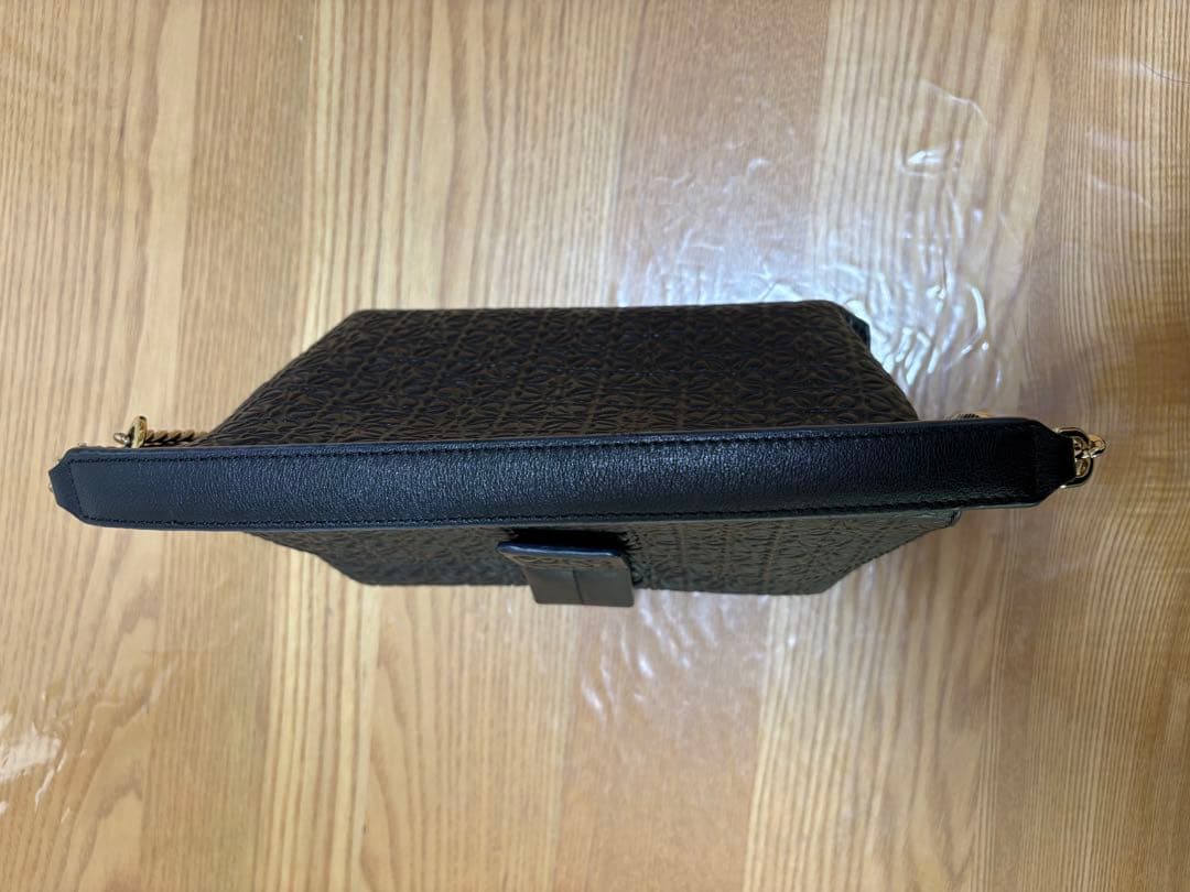 ロエベ　アベニュー　リピートアナグラム　チェーンバッグ　ショルダーバッグ　黒