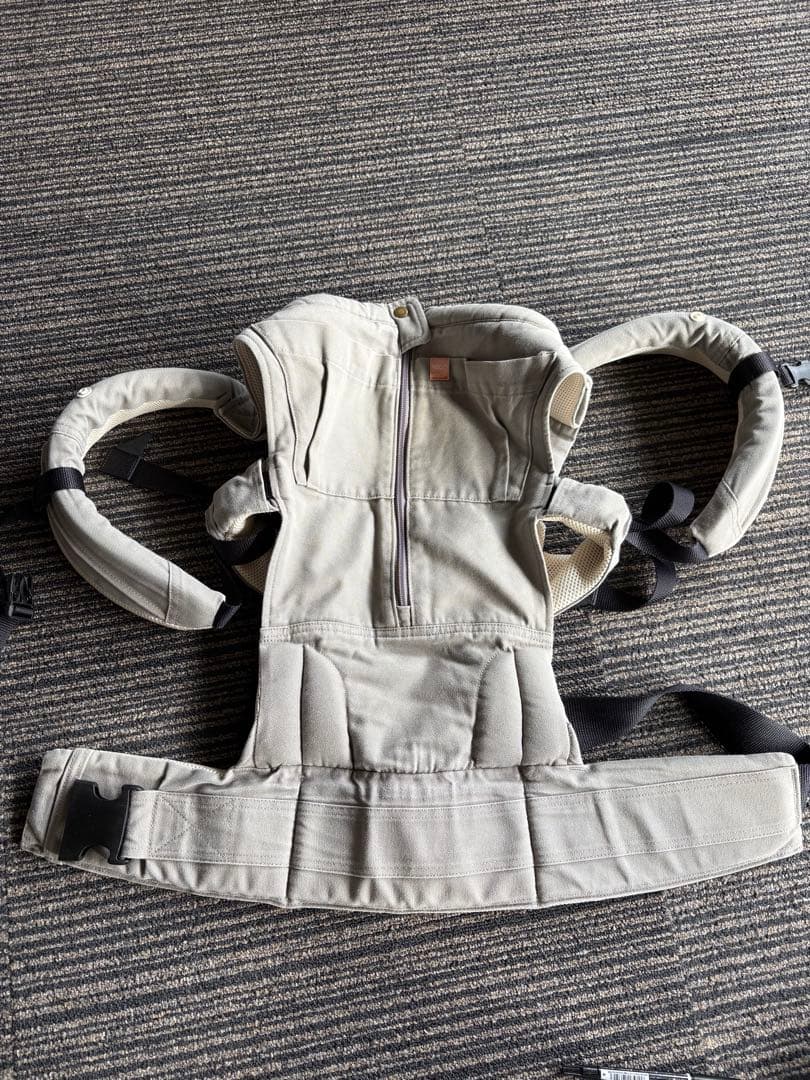 【美品】CUSE BERRY NICO 抱っこ紐 グレージュ