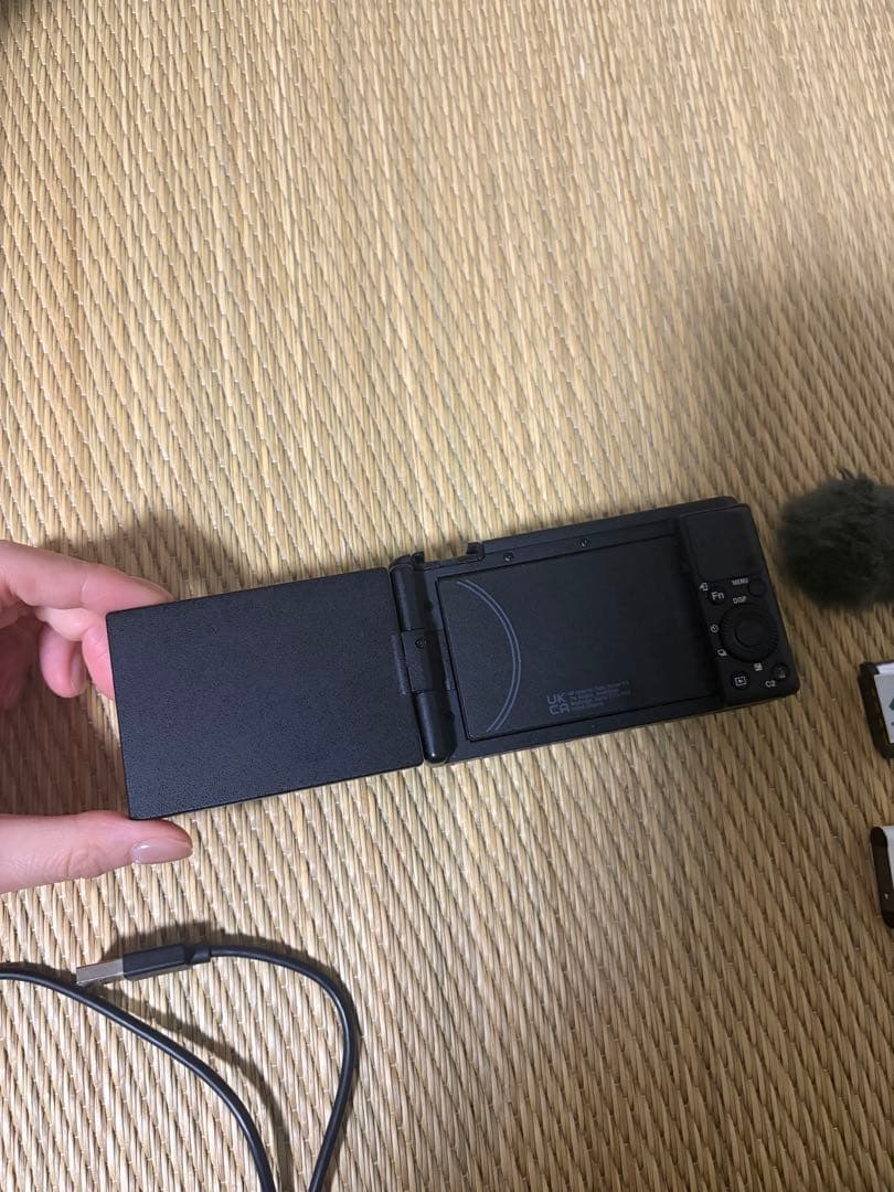 SONY ZV-1 本体＋バッテリー2個＋充電器／動作良好・少しキズあり