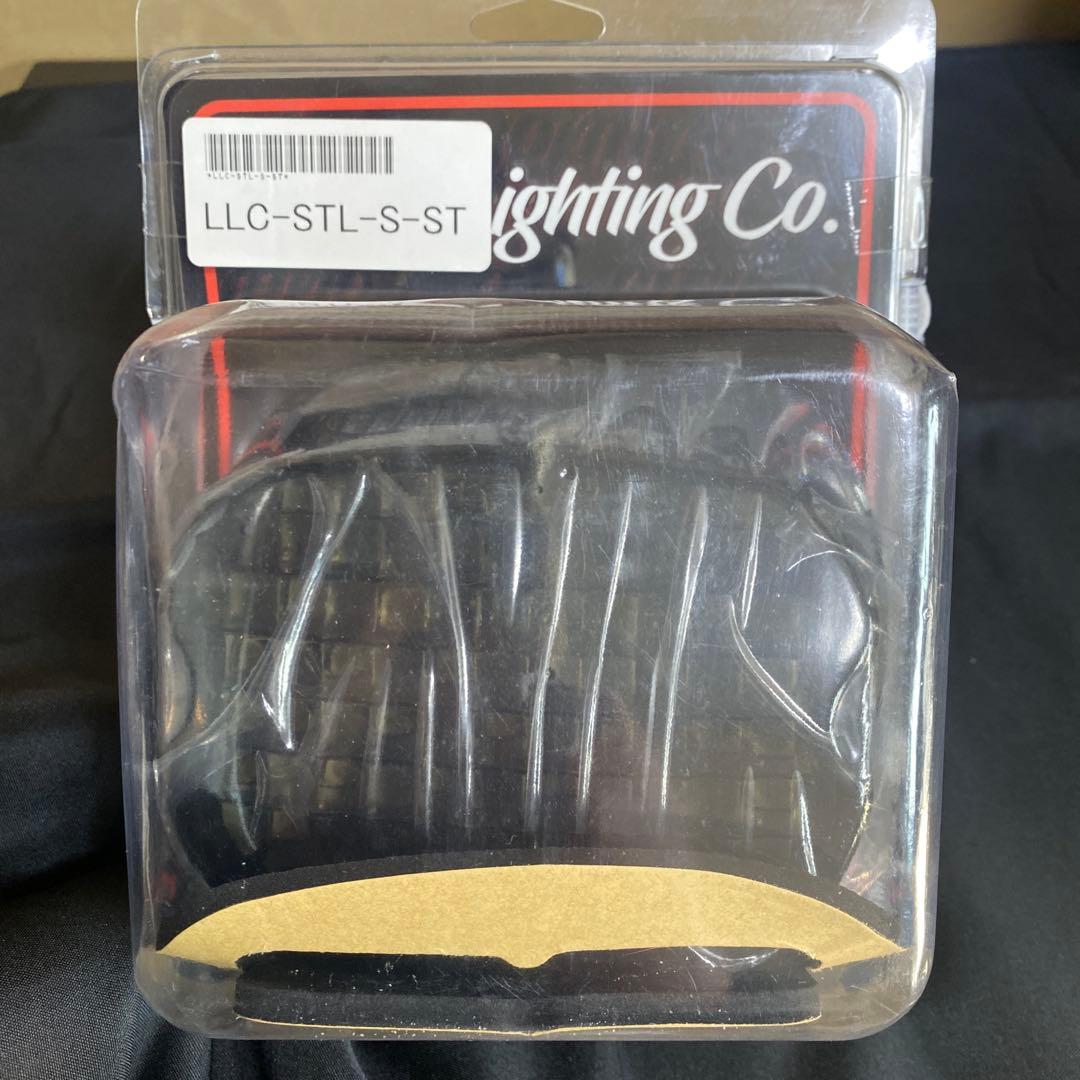 スラントバック 薄型デザイン LEDテールライト スモークレンズ FXLRST