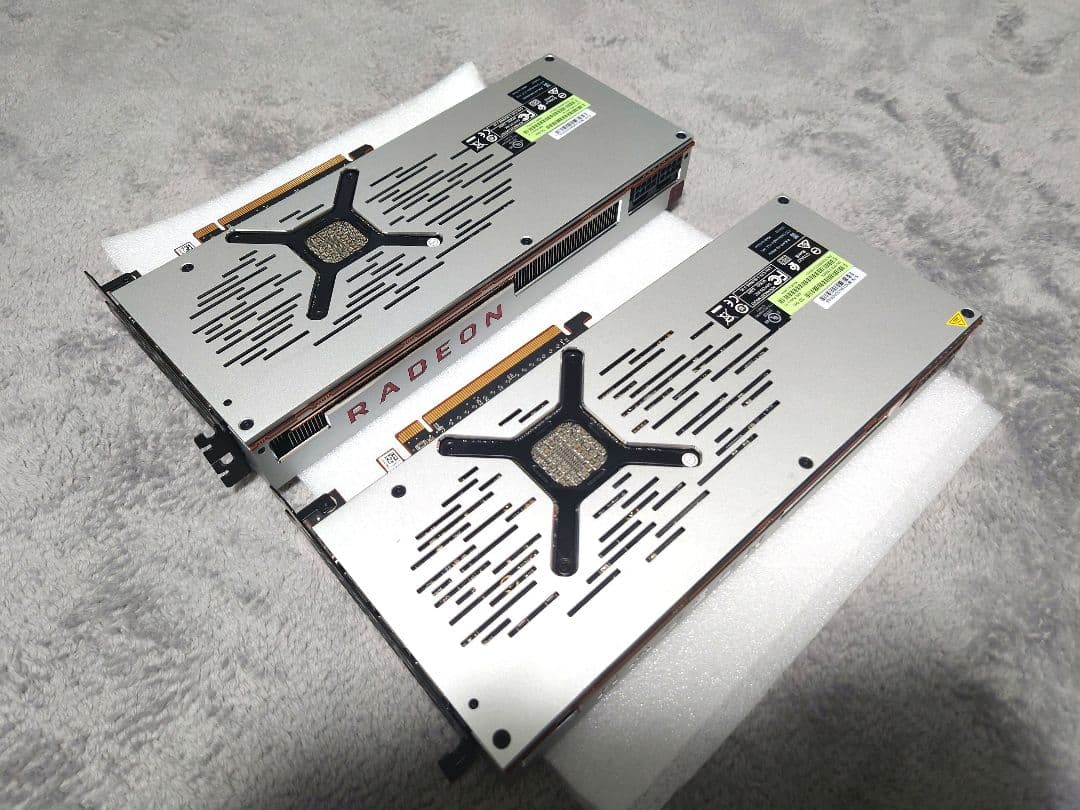 AMD Radeon VII 16GB グラフィックボード（×2枚）