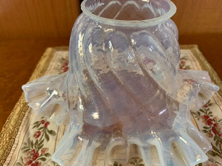 アンティーク　オパールセント　ガラスランプシェード