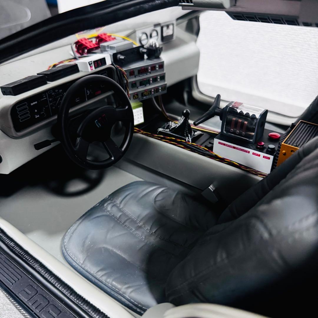 Hot Toys バックトゥザフューチャー Part1 デロリアン