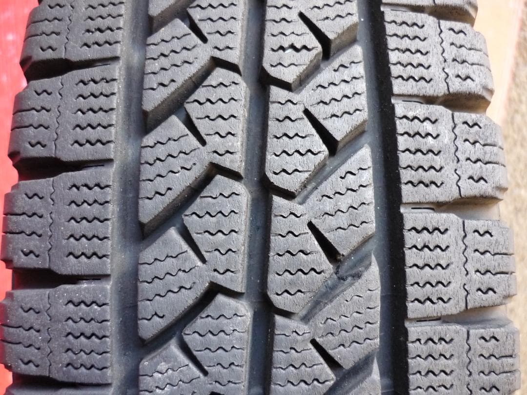 NV200にヴィセンテ+ブリジストン製VL-1 165/80R14スタッドレス