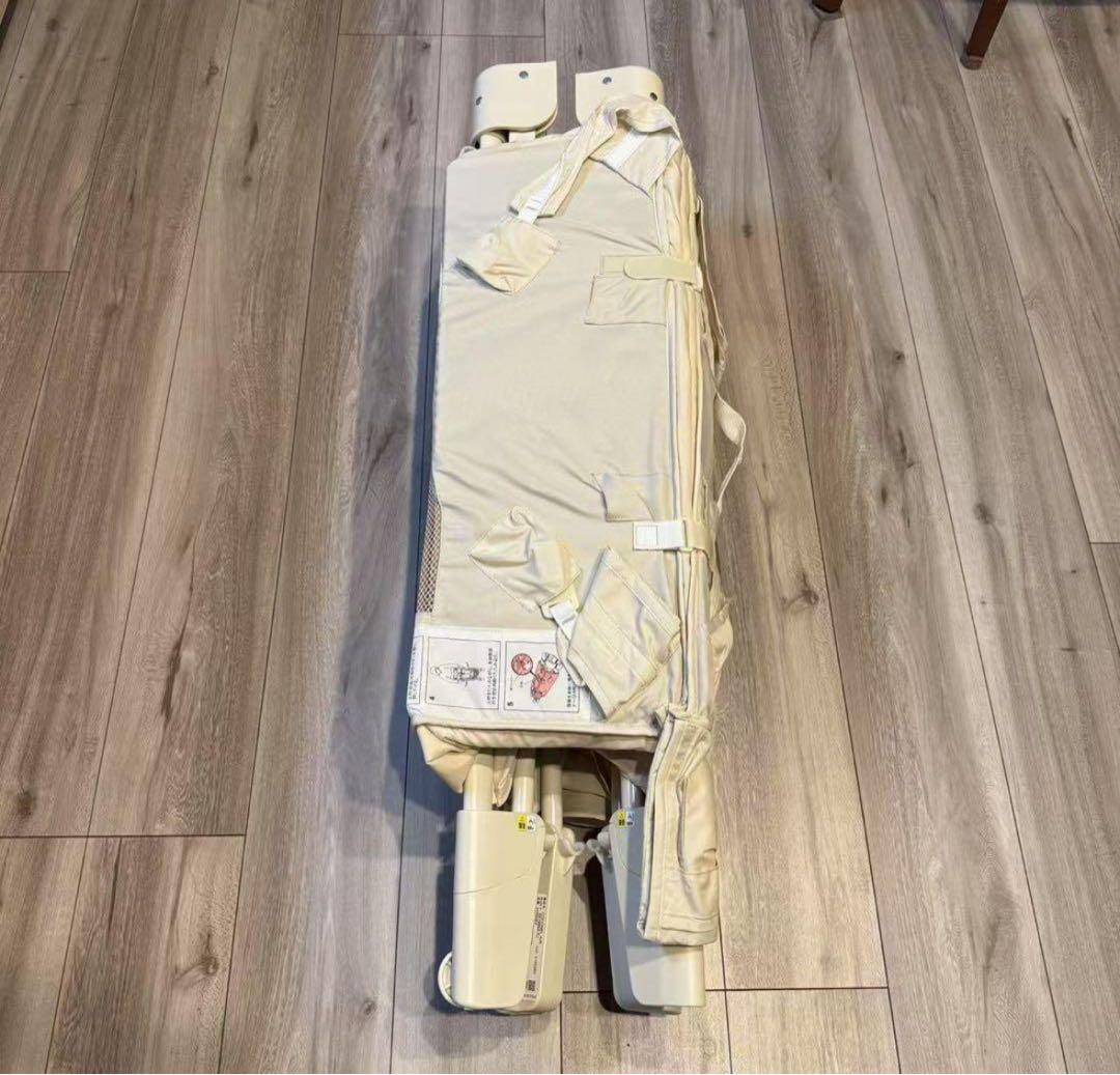 アップリカ　ココネルエアー　ホワイトグレー 折り畳みベビーベッド【美品】