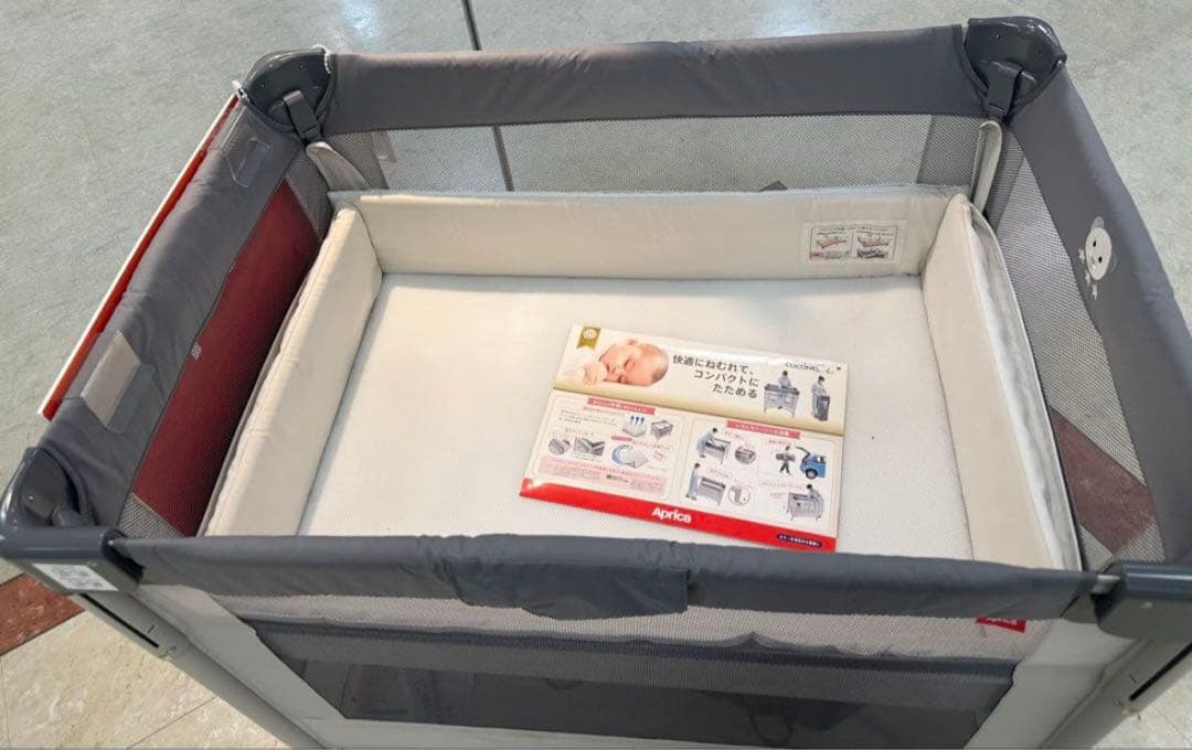 アップリカ　ココネルエアー　ホワイトグレー 折り畳みベビーベッド【美品】