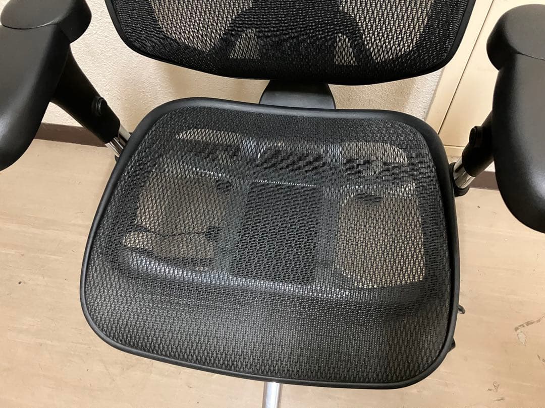 エンジョイ Ergohumanエルゴヒューマン 肘付きオフィスチェア