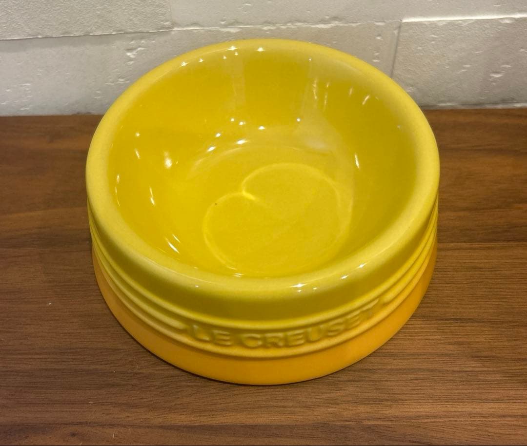 ル・クルーゼ　ペットフードコンテナー スクープ付き、ペットボール S イエロー