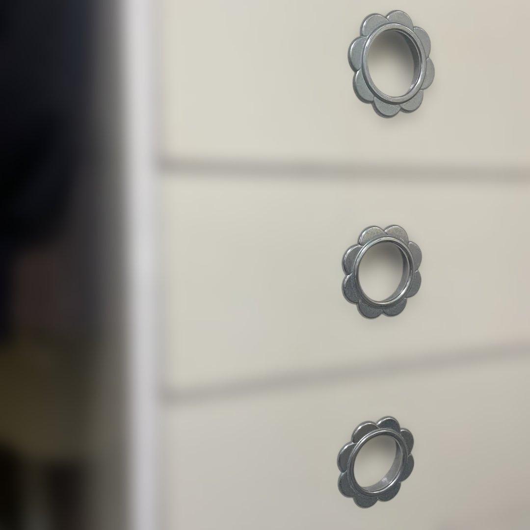 (出品2026/3月上旬迄)レトロ花型の引手 木製タンス