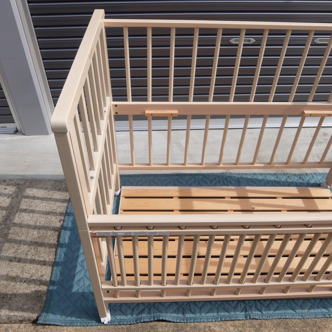 332　ファミリア　ベビーベッド