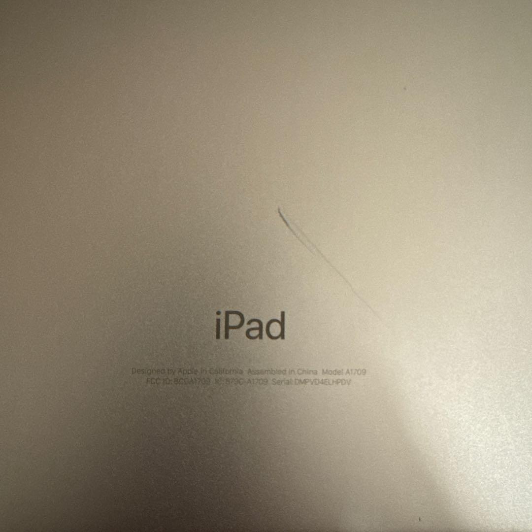 Apple iPad (モデルA1709) シルバー