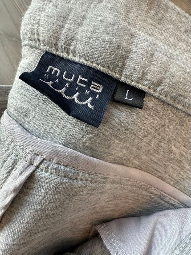 ムータマリンゴルフ　グレーパンツ