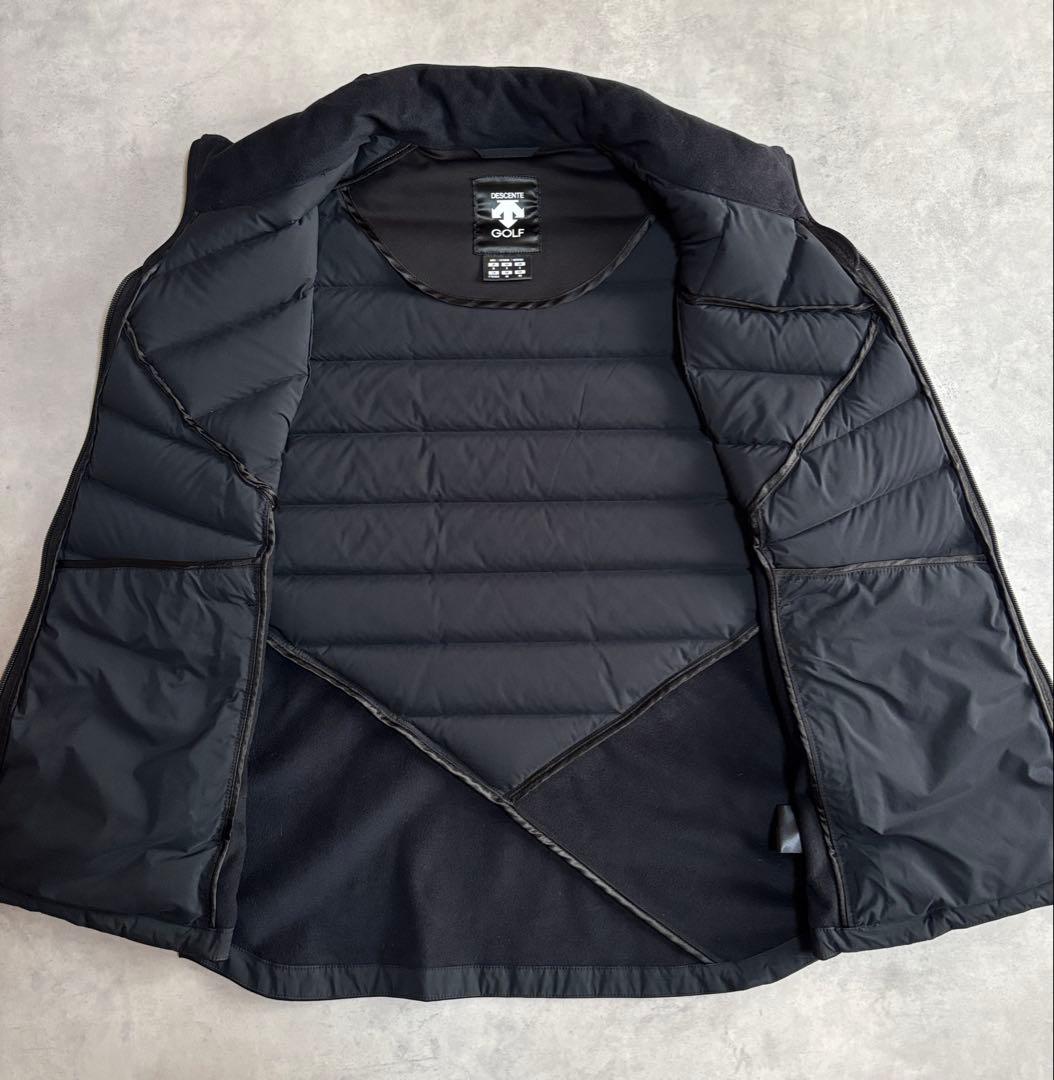 【極美品】デサントゴルフ ブラックダウンベスト・キルティングデザイン　M