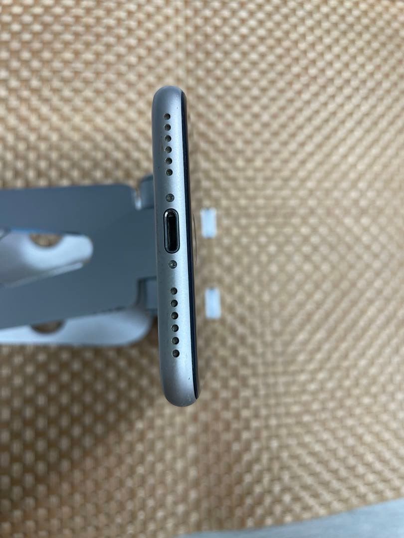 iPhone SE 第3世代 128 GB スターライトSIMフリー【0970】