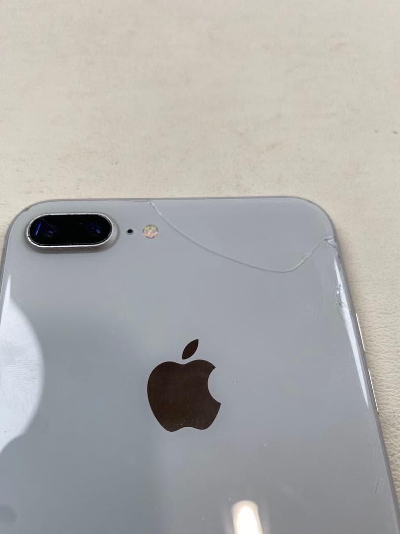 iPhone8 プラス　SIMロックあり　docomo