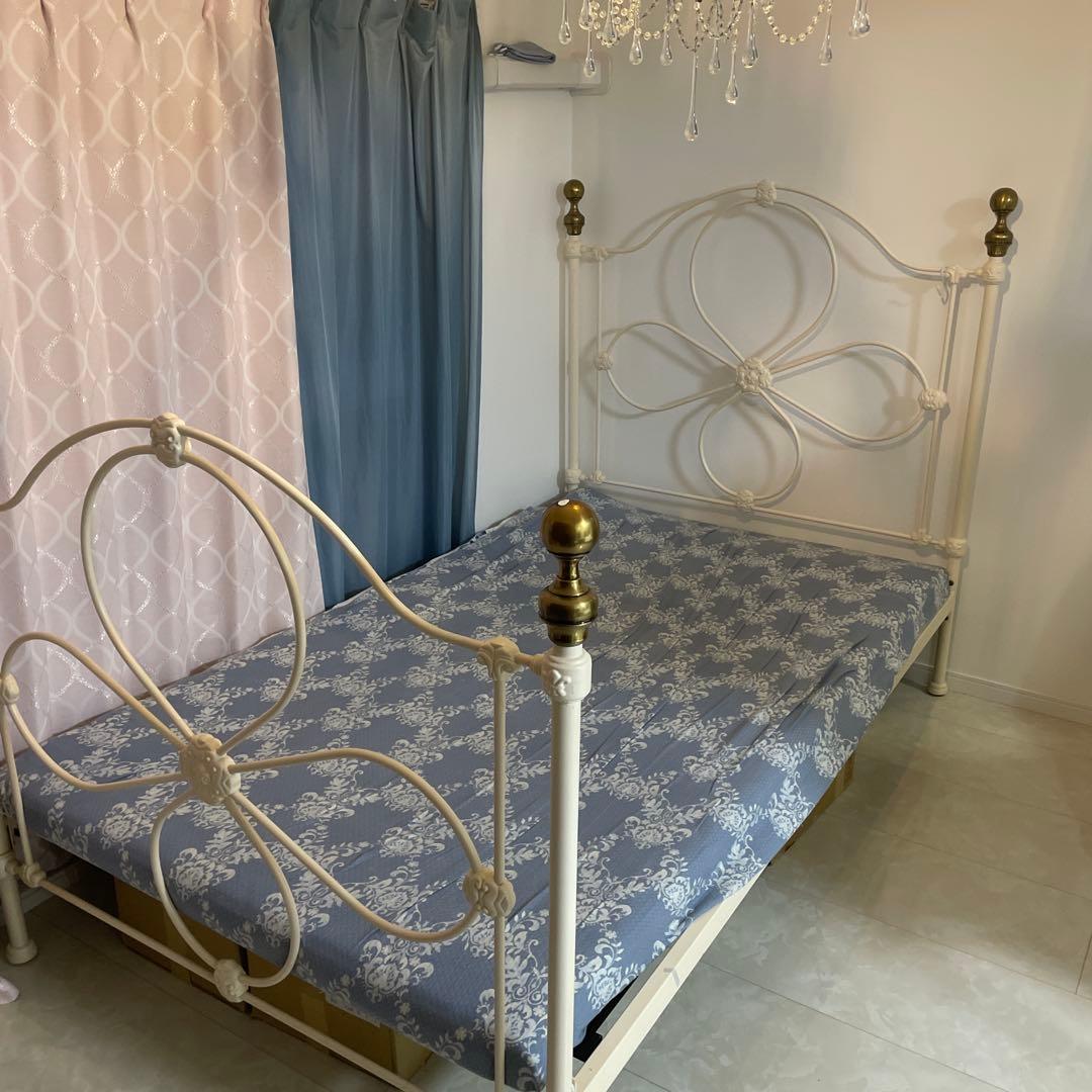 説明書有り　ローラアシュレイ　セミダブルベッドフレーム ホワイト