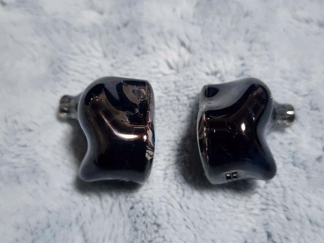 美品 THIEAUDIO ハイブリッド型イヤホン Legacy 4