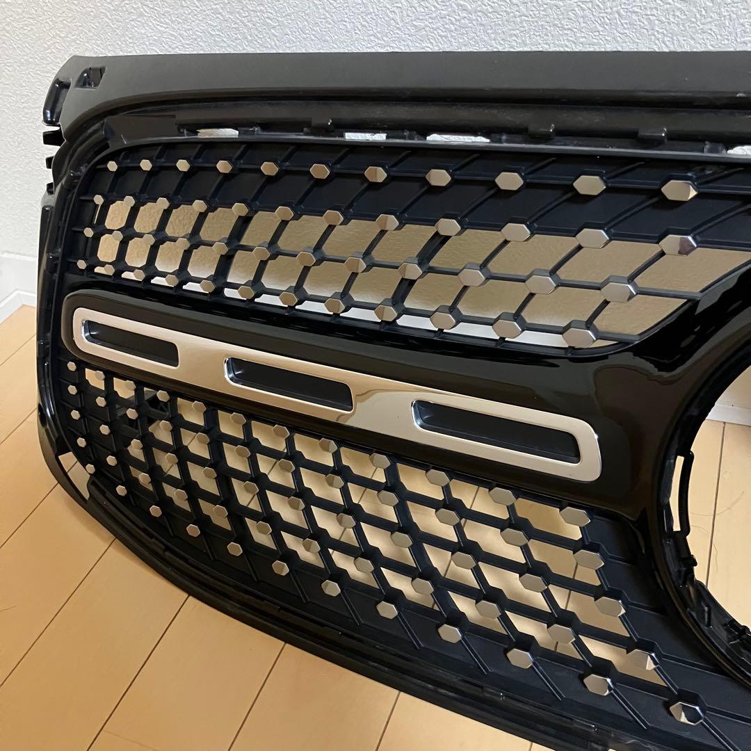 純正GLB250 4MATIC ナイトパッケージダイヤモンドグリル AMGライン