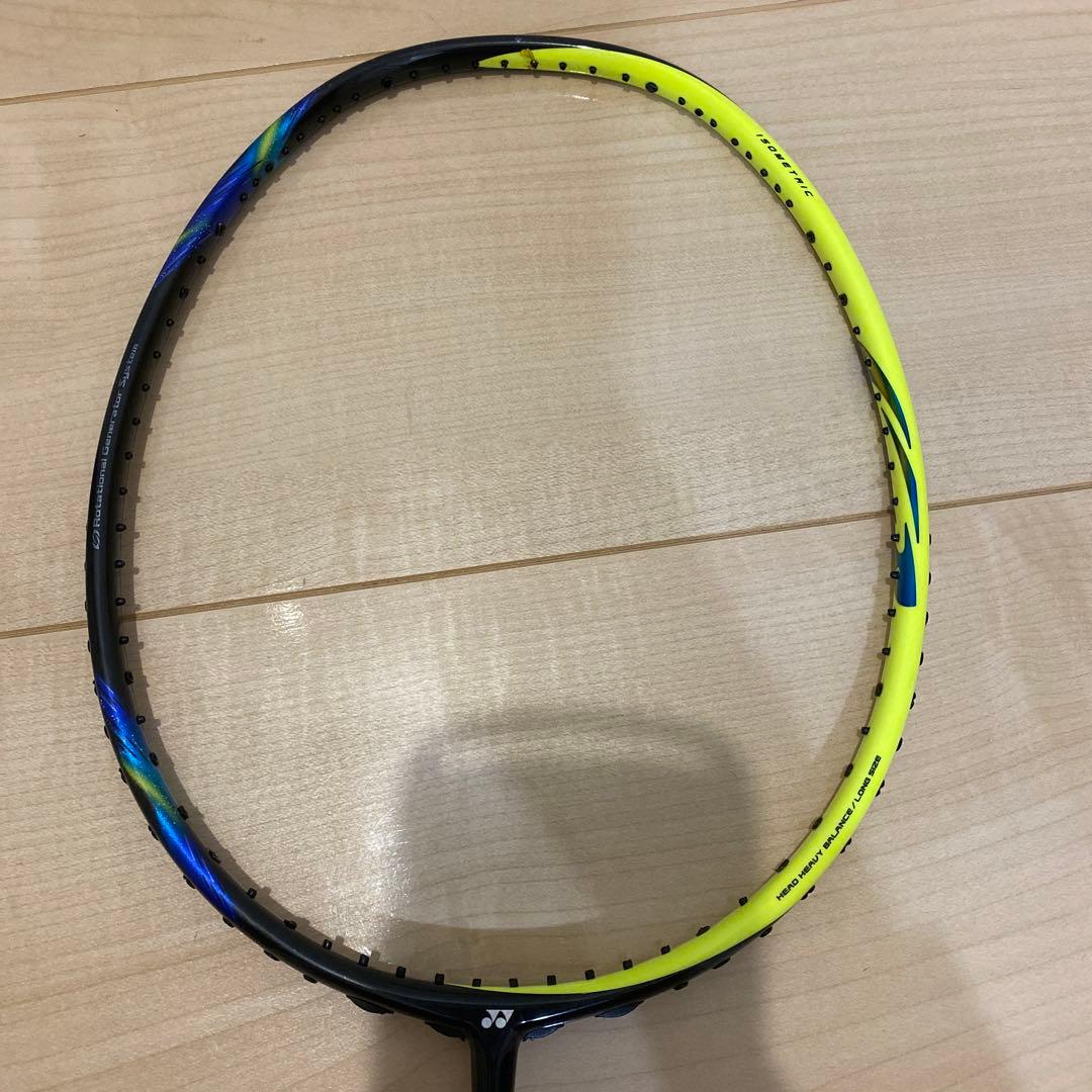 【希少_即日発送】バドミントンラケット　ヨネックス　ASTROX77 3UG5