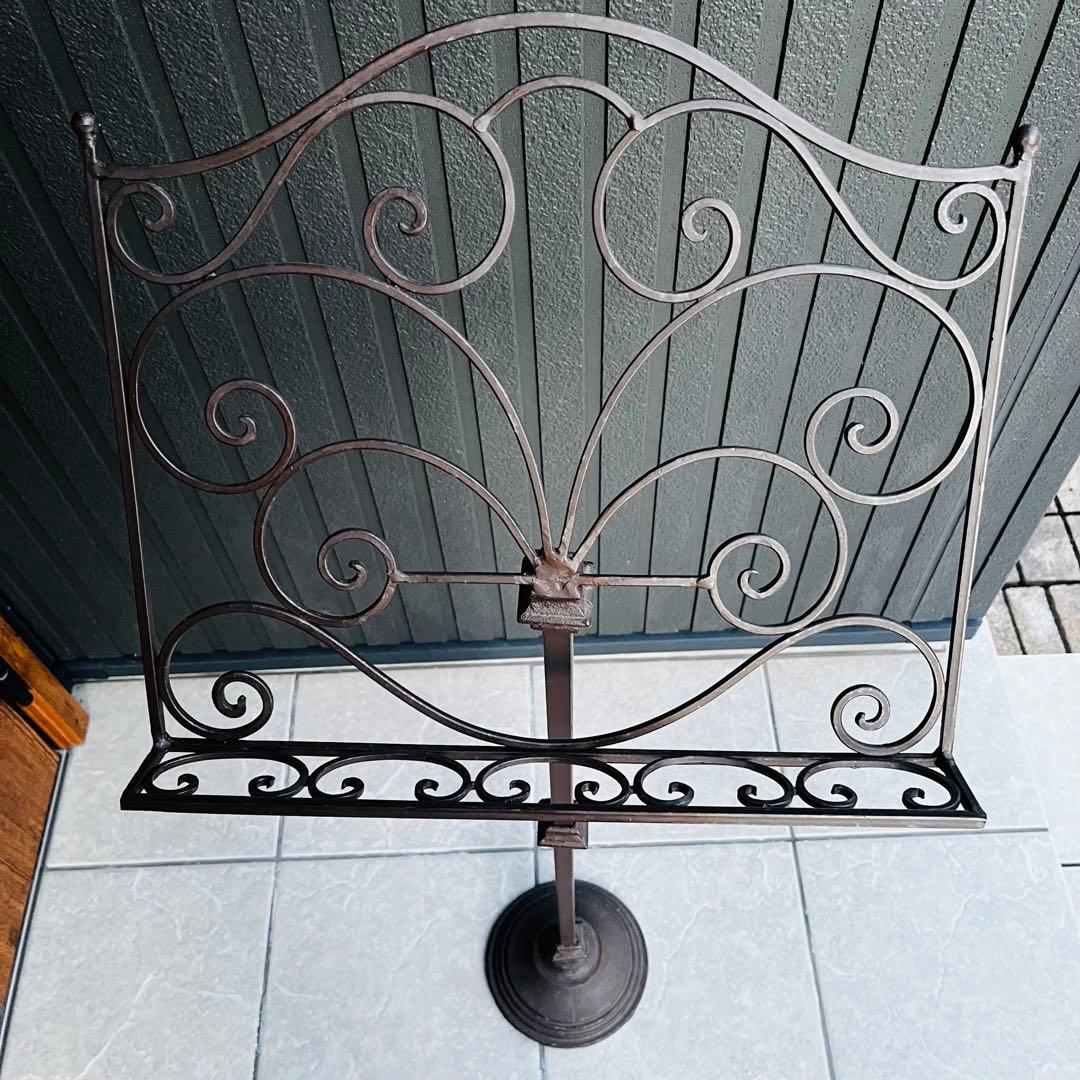 鉄製譜面台　アイアンスタンド　アンティーク　看板　メニュー　ディスプレイ