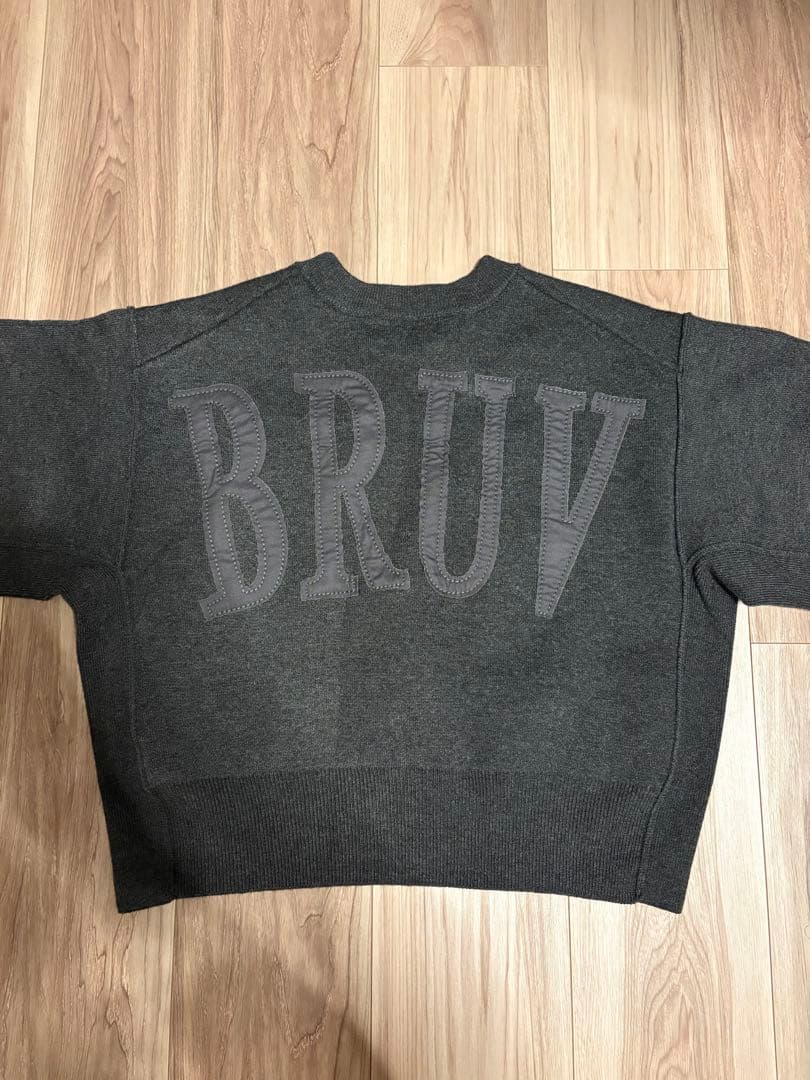 【ADAM ET ROPÉ】 サステナブル　ロゴパッチスウェットニット