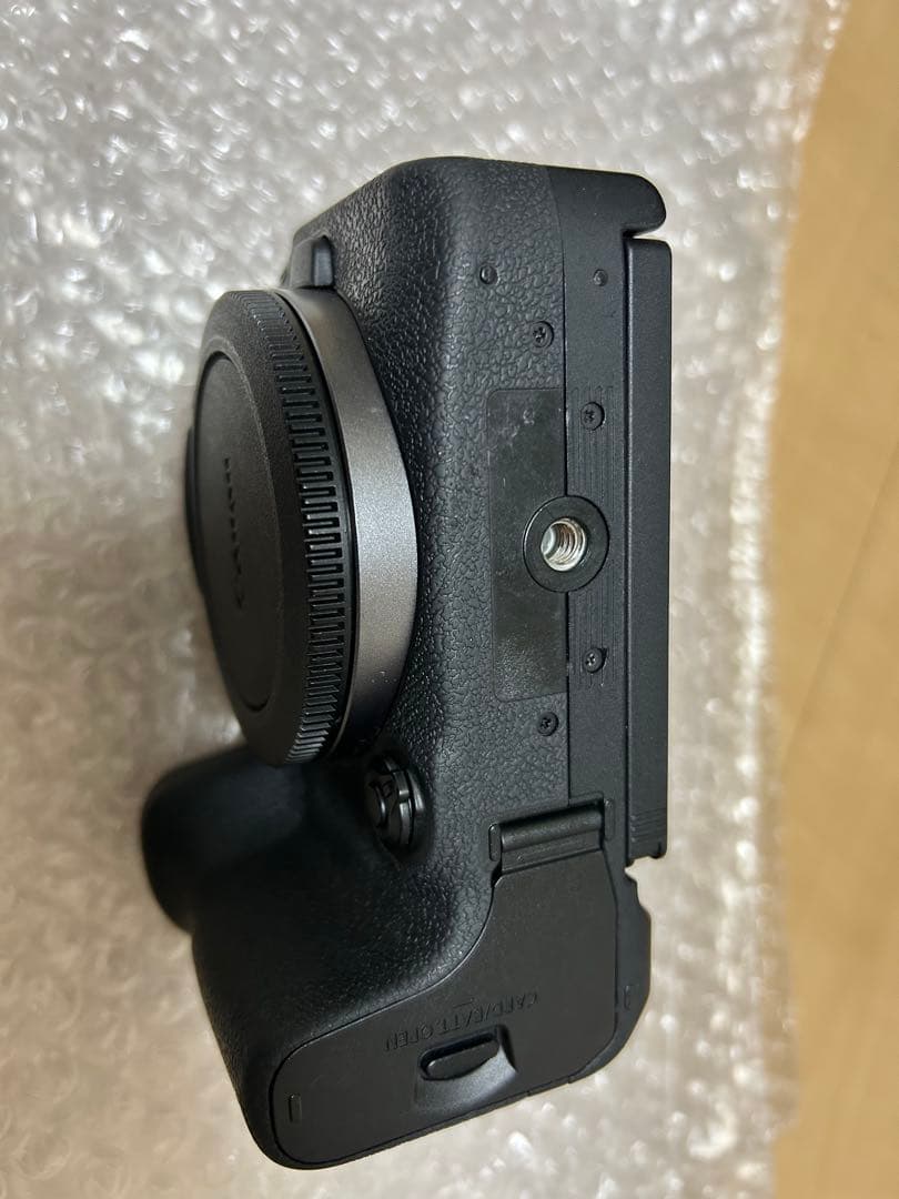 Canon EOS R10 ミラーレス一眼 本体とバッテリー2個