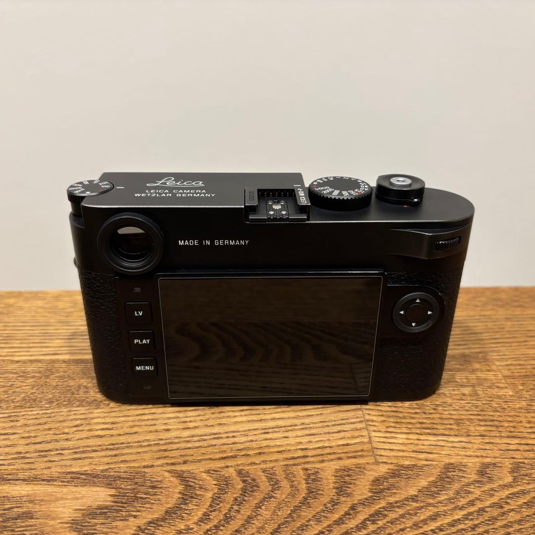 M10-P ボディ + 純正サムレスト 予備バッテリー付属