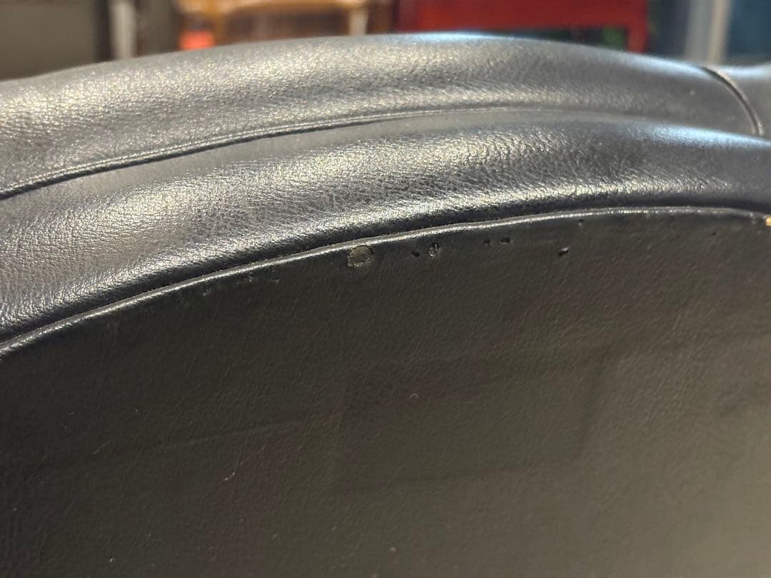 ②karimoku カリモク　レザーソファ　本革　リベット打ち　アンティーク　G