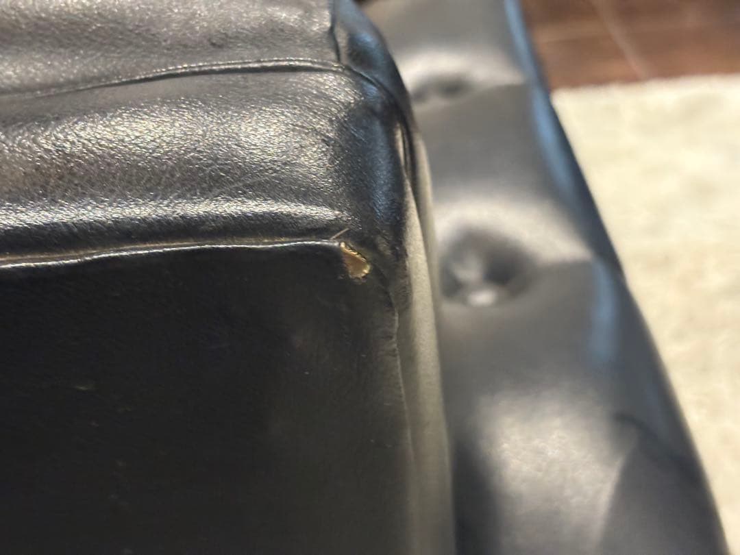 ②karimoku カリモク　レザーソファ　本革　リベット打ち　アンティーク　G