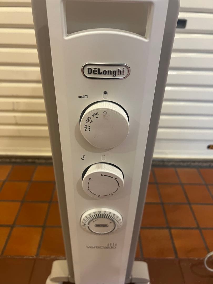 K デロンギ ヴェルティカルド オイルヒーターRHJ21F0812-WH