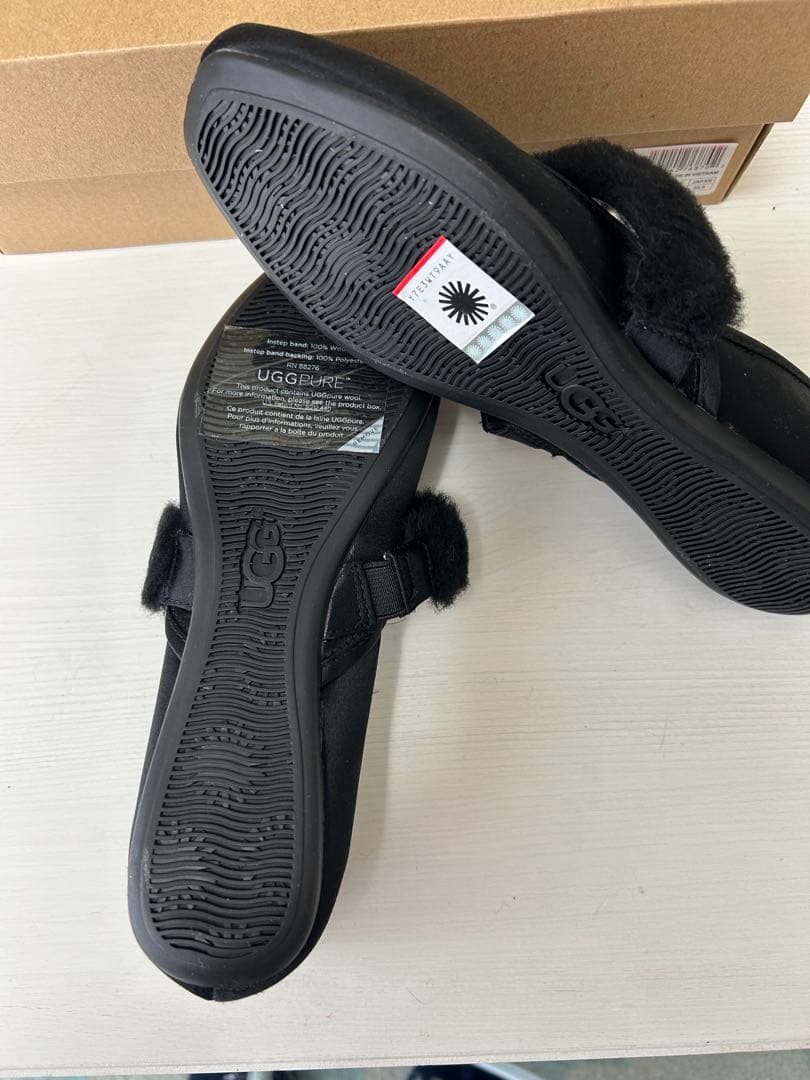 UGG LEONA PUFF FLAT 6.5 ブラック